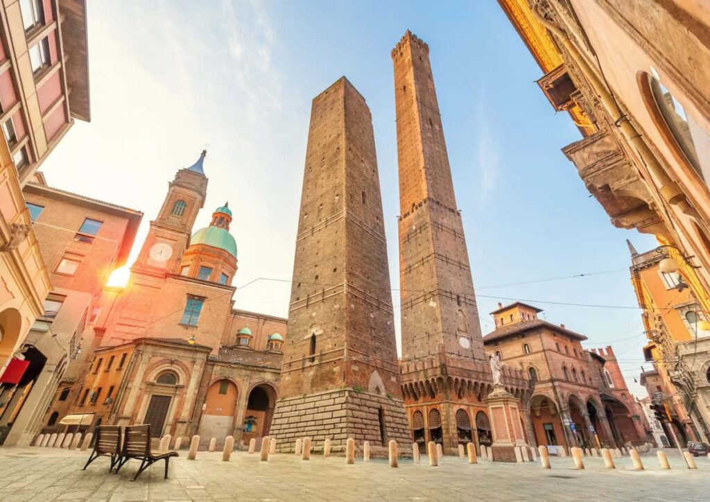 asinelli-twin-towers-bologna